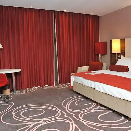 فندق Ramada 4*